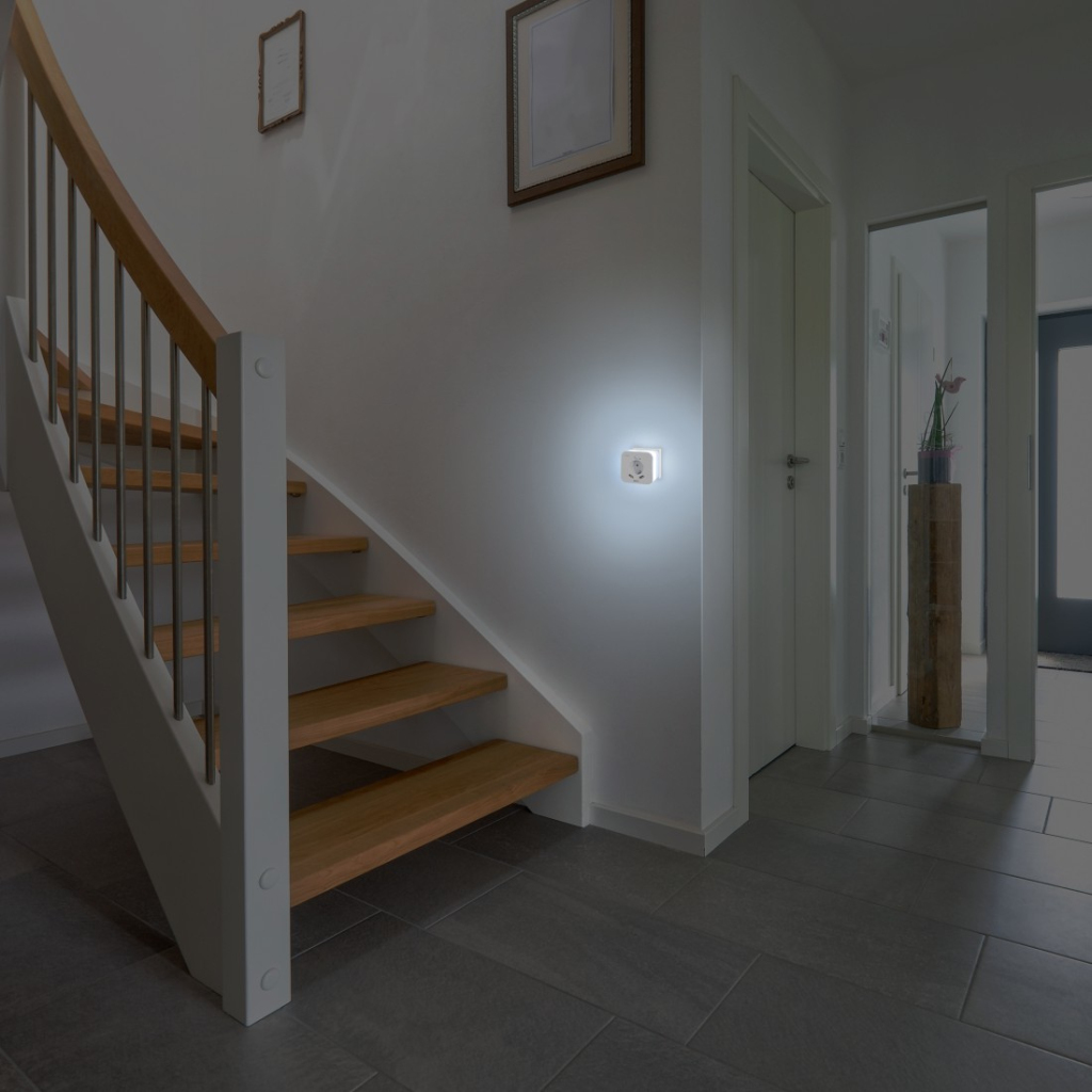 Hama Led-nachtlampje Met Stopcontact 2 USB-uitgangen Bewegings- En Lichtsensor - Image 3